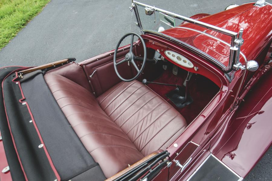 Интерьер DeSoto Model SA Roadster 1931 года  (фото 12 из 21)